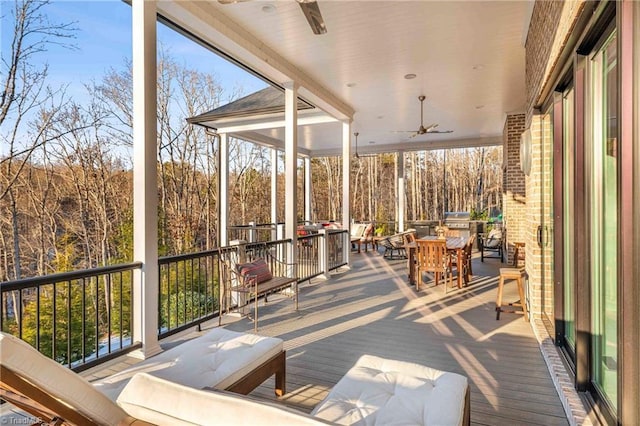 unfurnished sunroom with ceiling fan