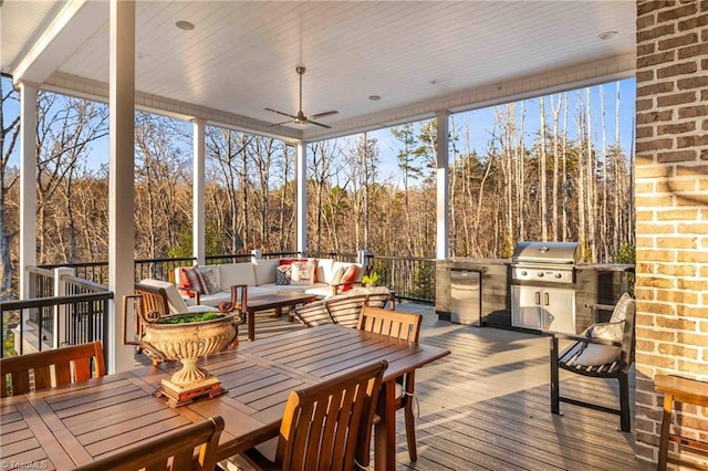 sunroom / solarium featuring ceiling fan