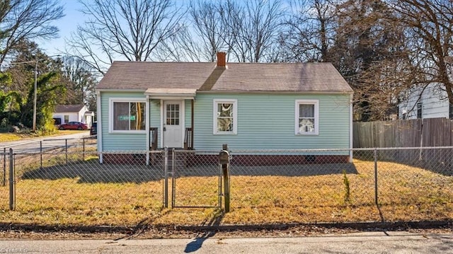 view of front facade featuring a front yard