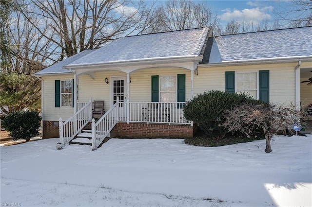 single story home with covered porch