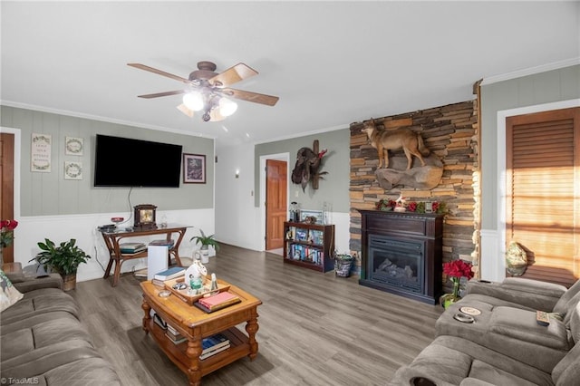 living room with crown molding, hardwood / wood-style flooring, and ceiling fan