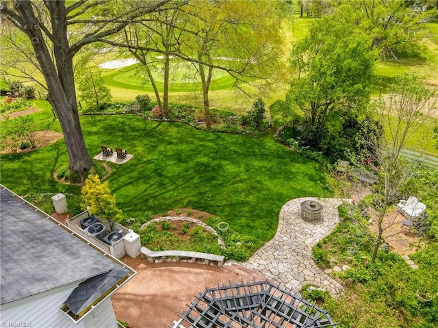 view of yard featuring a patio area