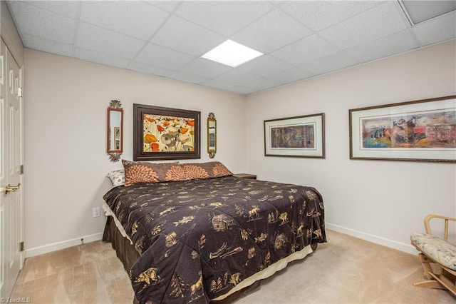 bedroom featuring carpet flooring, baseboards, and a drop ceiling