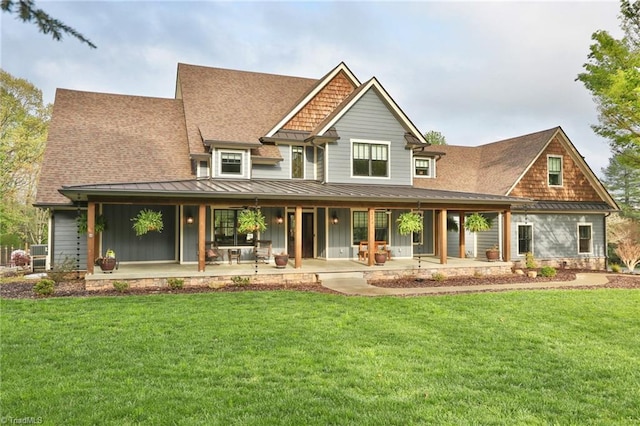 view of front of house featuring a front lawn