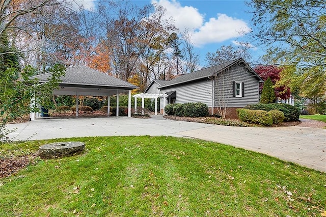 view of yard with a carport