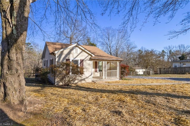 view of front of home featuring a front yard and covered porch