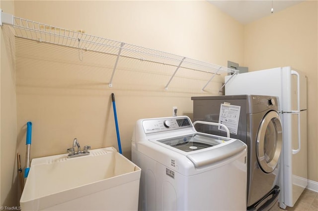 washroom with sink and washer and clothes dryer