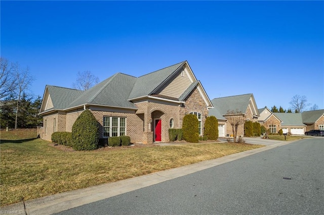 view of front of home featuring a front yard