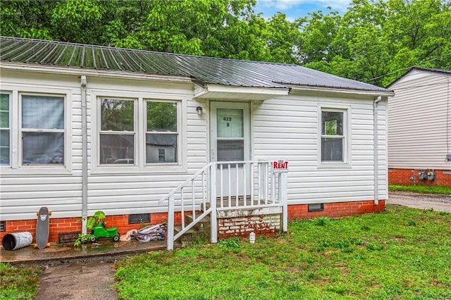 415 White Oak St, High Point, NC 27260 - view of front facade with crawl space, a metal roof, and a front yard
