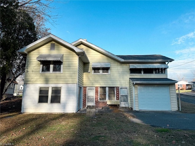 view of front facade with a front yard and a garage