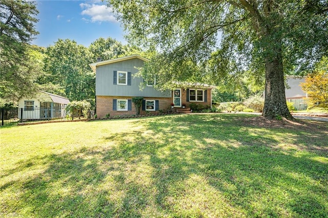 6517 Benson Ln, Pfafftown, NC 27040 - tri-level home with brick siding