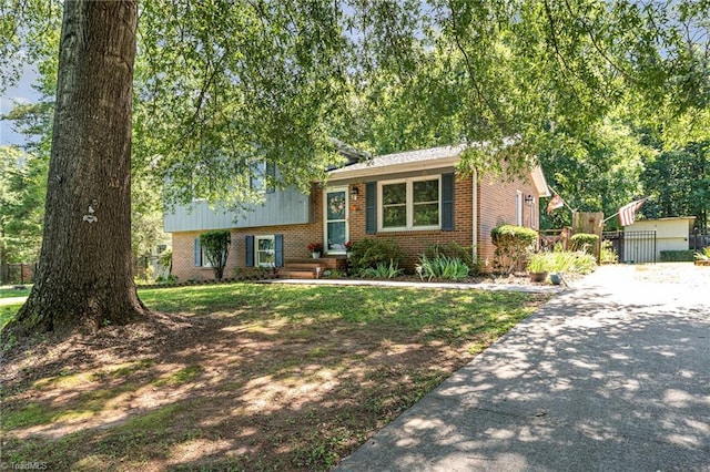 6517 Benson Ln, Pfafftown, NC 27040 - tri-level home featuring brick siding and driveway
