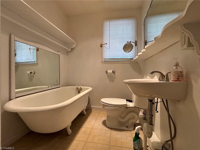 bathroom featuring toilet and a washtub