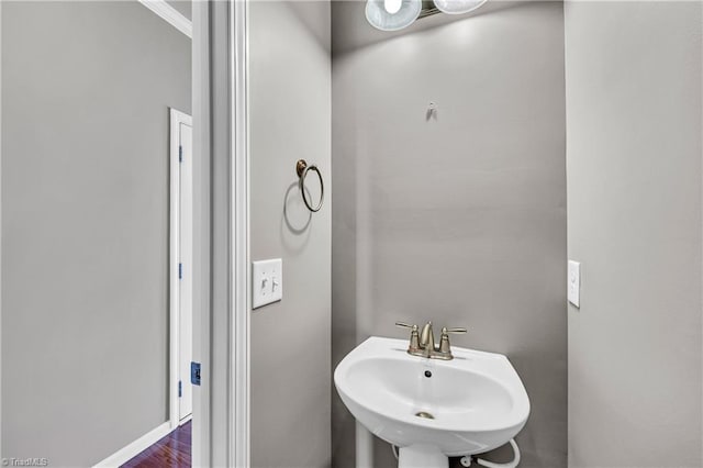 bathroom featuring a sink