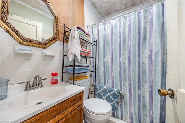 bathroom featuring vanity, a shower with shower curtain, tile walls, toilet, and tasteful backsplash