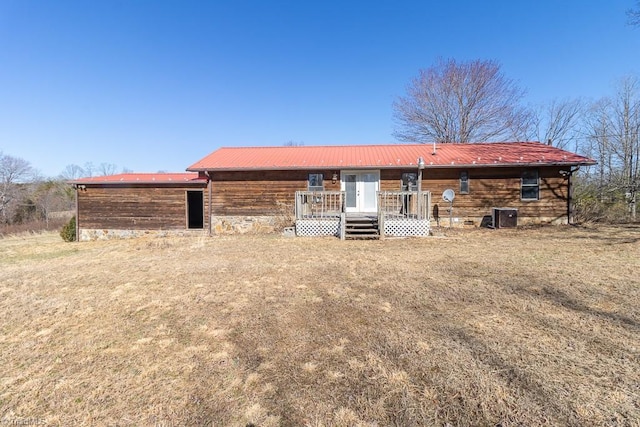 back of house featuring metal roof