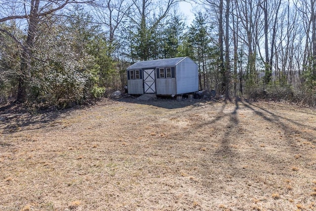 view of yard featuring an outbuilding and a shed