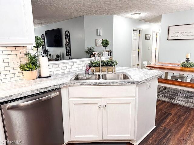 525 Bennett St, Mount Airy, NC 27030 - kitchen with dishwasher, a sink, dark wood-type flooring, a textured ceiling, and a peninsula