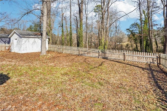 view of yard with a storage shed