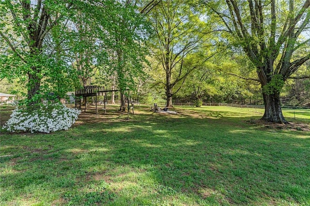 view of yard featuring fence