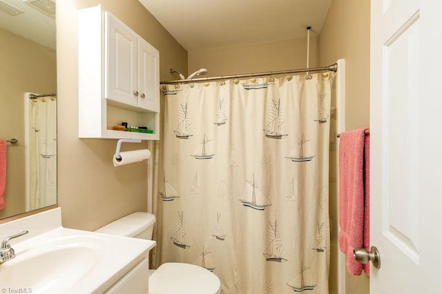 full bathroom with curtained shower, visible vents, vanity, and toilet