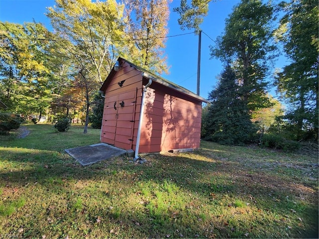 view of outbuilding featuring a lawn