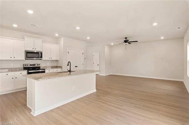 kitchen featuring sink, stainless steel appliances, light hardwood / wood-style floors, a kitchen island with sink, and white cabinets