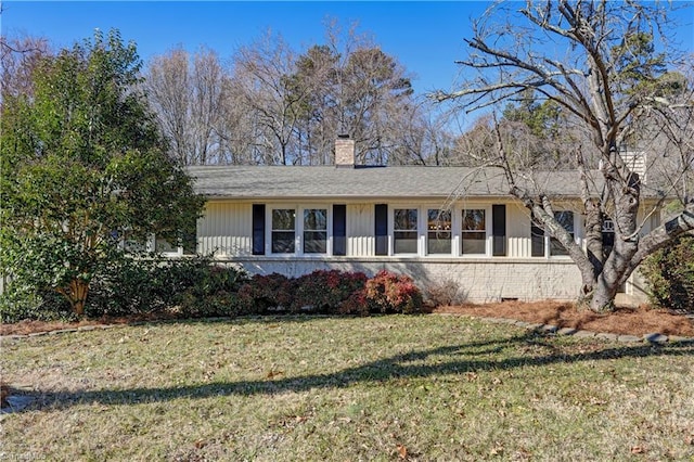 single story home featuring a front yard