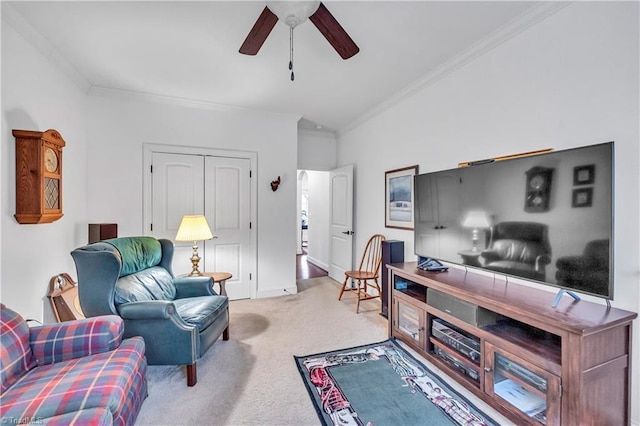 carpeted living room with crown molding and ceiling fan