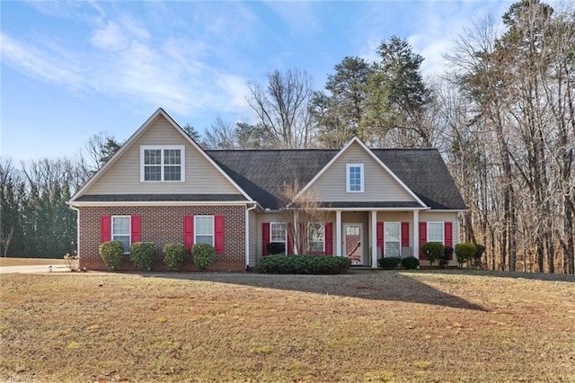 view of front of home featuring a front lawn