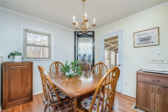 dining room with crown molding, plenty of natural light, and light wood-type flooring