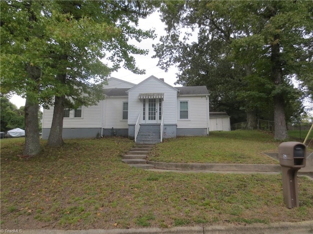 view of front of house with a front lawn