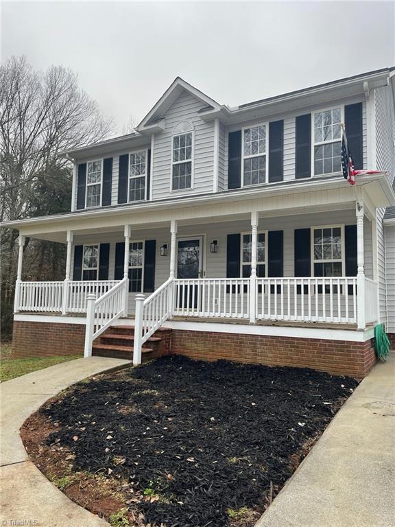 view of front of property featuring covered porch