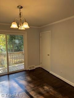 empty room with ornamental molding and a notable chandelier