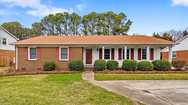 single story home with a front yard