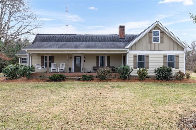 view of front facade with a front yard and covered porch