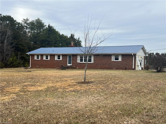 single story home featuring a front yard