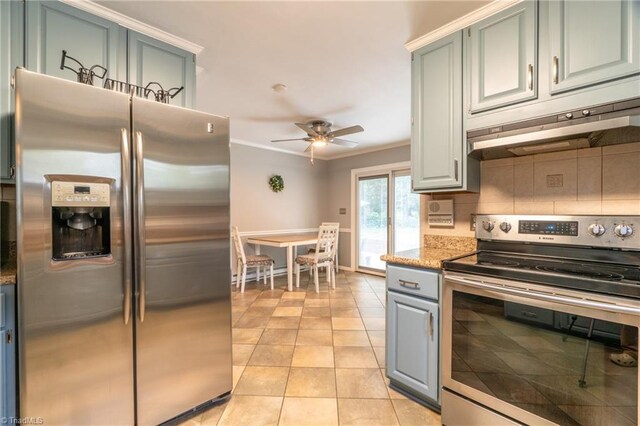 4905 Deer Pointe Ct, Greensboro, NC 27406 - kitchen with ornamental molding, stainless steel appliances, under cabinet range hood, backsplash, and ceiling fan