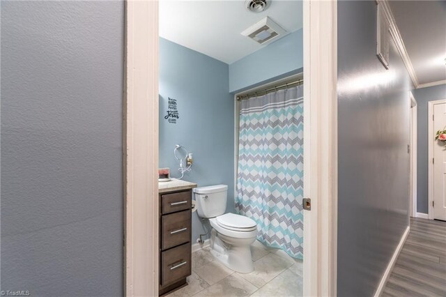 4905 Deer Pointe Ct, Greensboro, NC 27406 - bathroom featuring vanity, crown molding, toilet, visible vents, and curtained shower