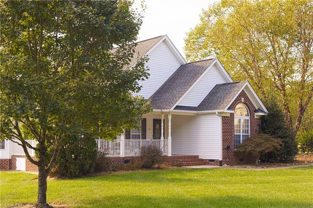 view of front of home featuring a porch and a front lawn