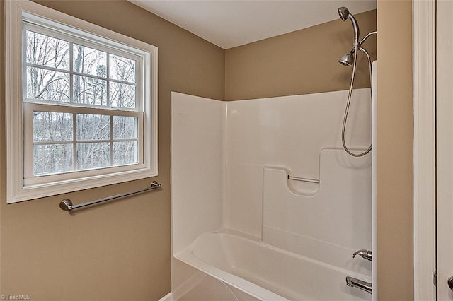 bathroom with tub / shower combination