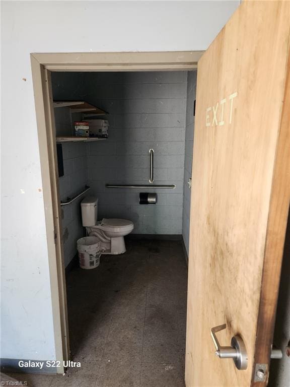 2226/2234 NC-268, Pilot Mountain, NC 27041 - bathroom featuring toilet