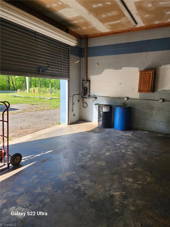 2226/2234 NC-268, Pilot Mountain, NC 27041 - garage with concrete block wall
