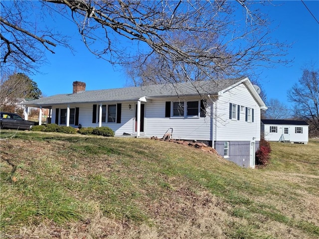 ranch-style home with a front yard