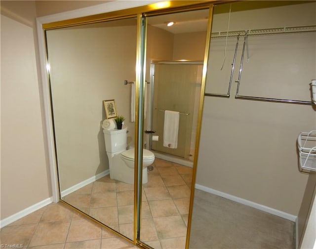 3982 Westridge Meadow Cir, Clemmons, NC 27012 - full bath featuring a stall shower, toilet, tile patterned flooring, and baseboards