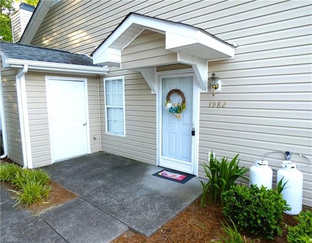 3982 Westridge Meadow Cir, Clemmons, NC 27012 - entrance to property featuring roof with shingles