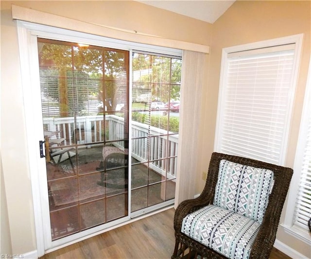 3982 Westridge Meadow Cir, Clemmons, NC 27012 - sitting room with wood finished floors and vaulted ceiling