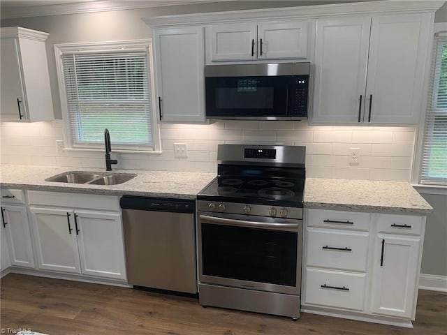 kitchen featuring dark hardwood / wood-style flooring, stainless steel appliances, and backsplash