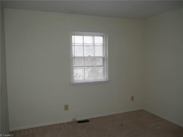 unfurnished room with carpet