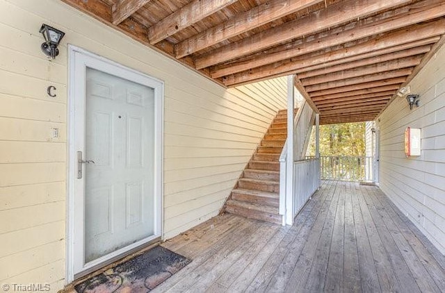 property entrance featuring a porch